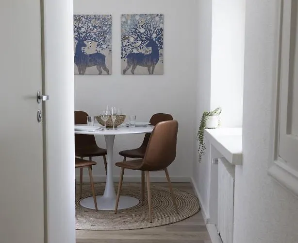 2ndhomes Cozy, Modern Courtyard With Great Location