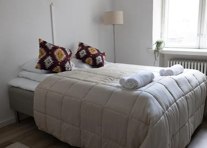 2ndhomes Cozy, Modern Courtyard With Great Location