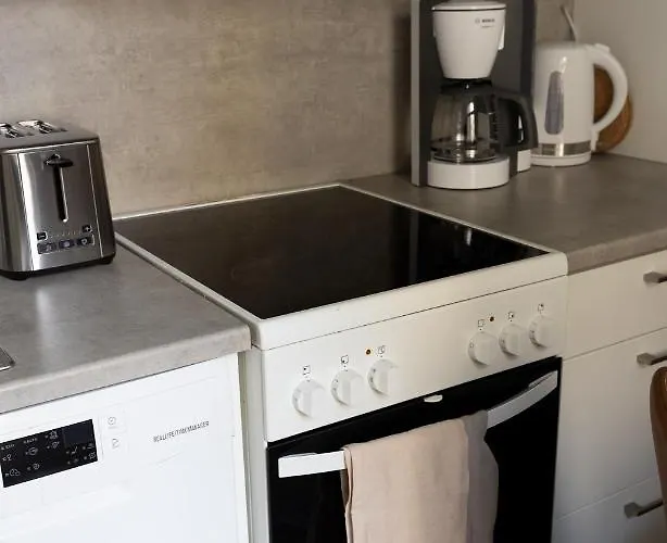 2ndhomes Cozy, Modern Courtyard With Great Location