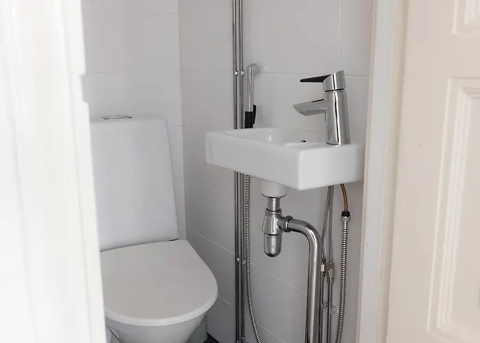 2ndhomes Cozy, Modern Courtyard With Great Location *